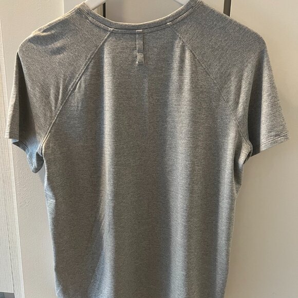 Lululemon Women's License To Train Shirt - Picture 2 of 3